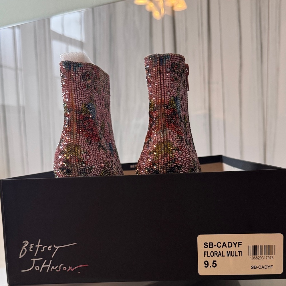 Betsey Johnson Women's Sb-Cady Ankle Boot NWT - Picture 3 of 4